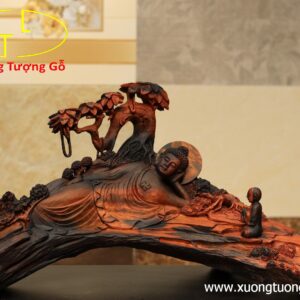 Nhất tâm bái Phật( tượng Phật gỗ) trắc