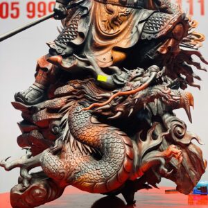 Quan Công xách đao gỗ trắc đỏ đen.