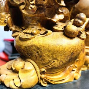 Di Lạc Vác Cành Đào Cửu Tiểu Chum Vàng Cây Tùng Gỗ Nu Hương