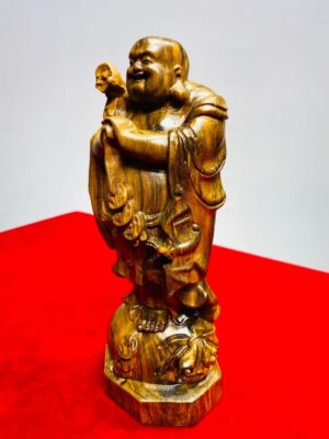 Di Lạc Chúc Phúc Đứng Bao Tiền Gỗ Bách Xanh
