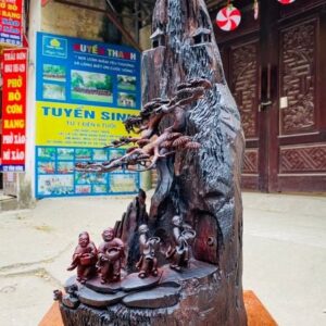 Ngũ Tiểu Lên Chùa Gỗ Trắc