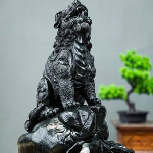 lân sư gỗ mun